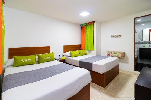 Una cama o camas en una habitación de Ayenda 1069 Alfay