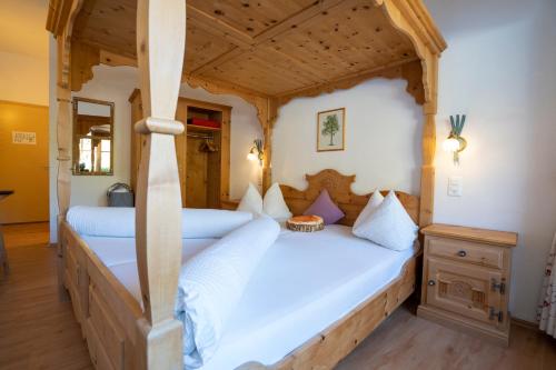 Postel nebo postele na pokoji v ubytování Hotel Crusch Alba Sta Maria