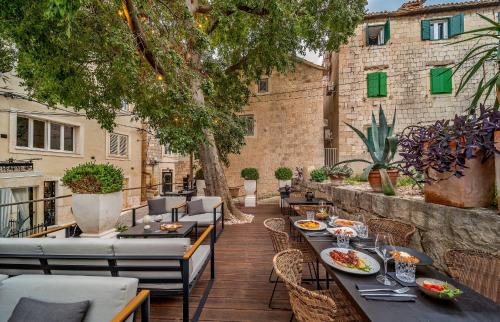 Heritage Hotel 19