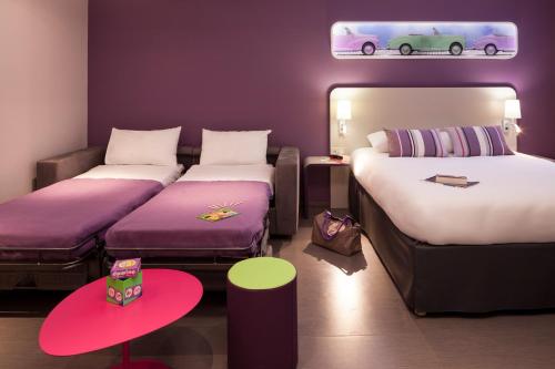 Postel nebo postele na pokoji v ubytování ibis Styles Montbéliard