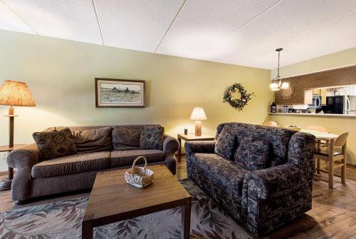 a living room with a couch and a table at Two bedroom mountain condo, 2 minutes from ski resort, pool and clubhouse onsite ! in Gatlinburg