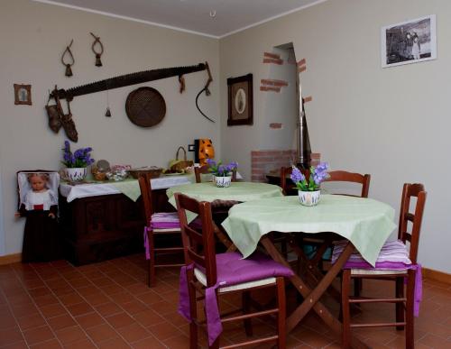 Reštaurácia alebo iné gastronomické zariadenie v ubytovaní Borgo Lamurese