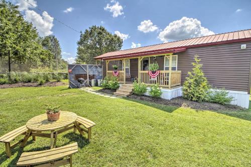 Un jardín fuera de Valley View Cabin Near Branson and Table Rock Lake