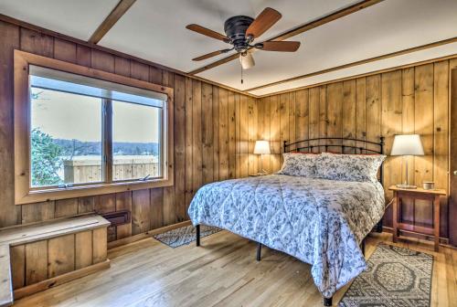Postelja oz. postelje v sobi nastanitve The Point on Highland Lake Near Mtn Creek Resort