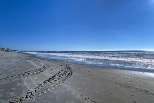 Summertime Getaway - Steps from Atlantic Beach!