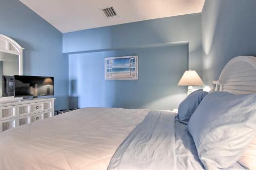 Cama o camas de una habitación en Bay Views and Walkable Location Ocean City Condo