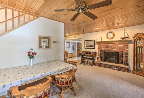 Φωτογραφία από το άλμπουμ του Waterfront Cottage, 9 Mi to Aloha State Park! σε Indian River