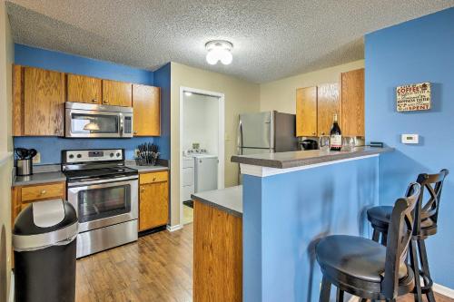 Una cocina o cocineta en Lafayette House - 7 Mi to Purdue and Downtown!
