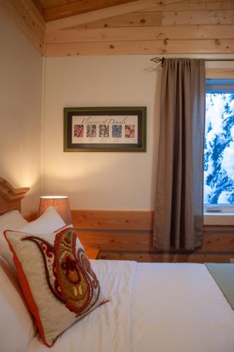 Ένα ή περισσότερα κρεβάτια σε δωμάτιο στο Denali Wild Stay - Moose Cabin, Free Wifi, 2 private bedrooms, sleep 6