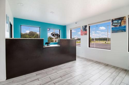 The lobby or reception area at Motel 6-Metropolis, IL