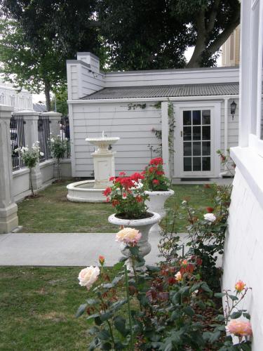 Κήπος έξω από το Ponsonby Manor