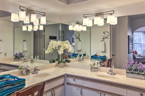 a bathroom with two sinks and a large mirror at Stylish Walk-In Resort Condo Near Downtown Branson in Branson