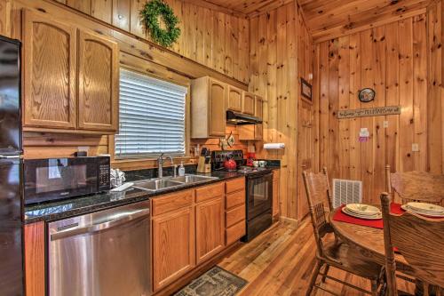 Hidden Springs Cabin w/ Hot Tub, 2 Mi to Dollywood photo 19