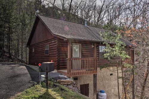 Hidden Springs Cabin w/ Hot Tub, 2 Mi to Dollywood photo 11