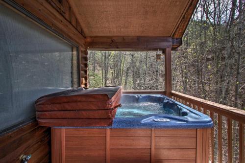 Hidden Springs Cabin w/ Hot Tub, 2 Mi to Dollywood photo 10