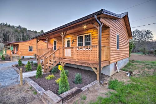 Bryson City Cabin on Tuck River and Fire Pit!