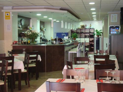 Reštaurácia alebo iné gastronomické zariadenie v ubytovaní Pension Colón