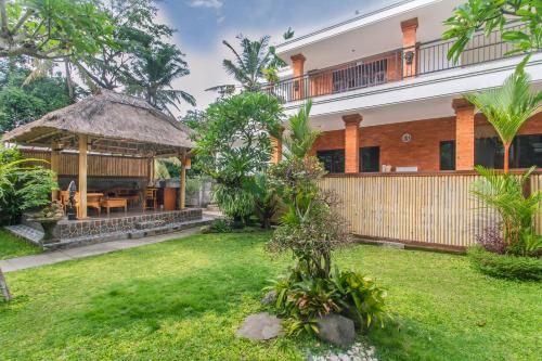 - une vue sur la maison depuis le jardin dans l'établissement Ratna Guest House, à Ubud