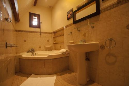 a bathroom with a sink and a bath tub at Green Palace in Ivato