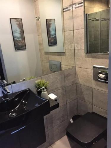 Ένα μπάνιο στο Apartamenty ZACISZE