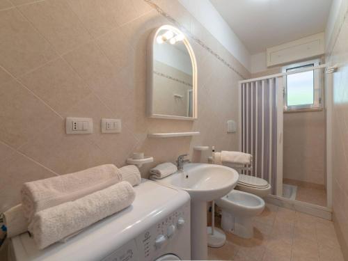 A bathroom at Bright Apartment Near The Beach In Otranto