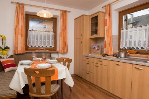 Appartements Hoferhofにあるキッチンまたは簡易キッチン