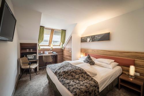 Katil atau katil-katil dalam bilik di Hotel Goldener Adler, BW Signature Collection