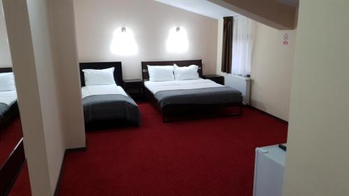 A bed or beds in a room at Motel Diamant
