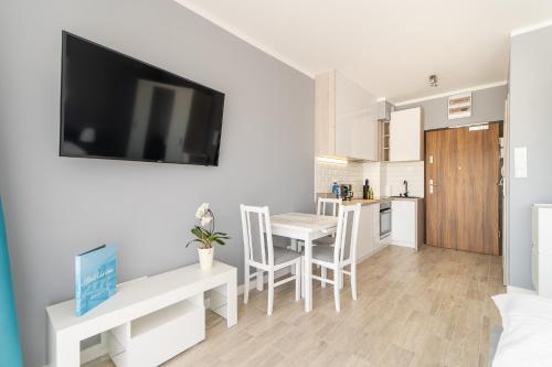Kuchyňa alebo kuchynka v ubytovaní Apartamenty Flamingo by Noclegi Renters