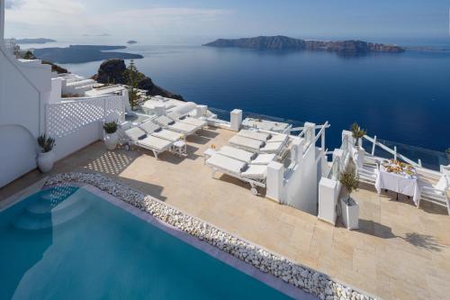 A view of the pool at Above Blue Suites or nearby