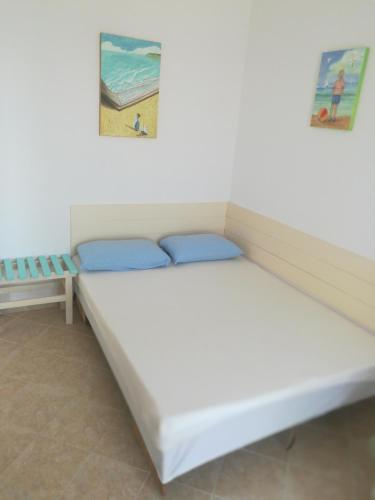 a bed in a room with two pictures on the wall at Cozy studio #1, with balcony in 2 Mai