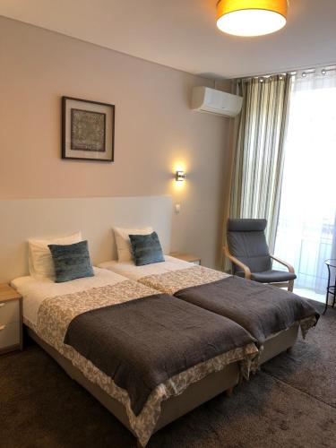 a hotel room with two beds and two lamps at HaoBo Porto Center in Porto