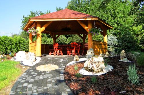 Κήπος έξω από το SKALNY apartamenty, pokoje