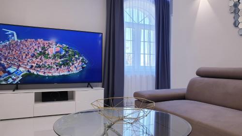 Televízia a/alebo spoločenská miestnosť v ubytovaní Holiday Apartment VILLA BIANCA