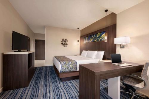 TV o dispositivi per l'intrattenimento presso La Quinta Inn & Suites by Wyndham Orlando I-Drive Theme Parks