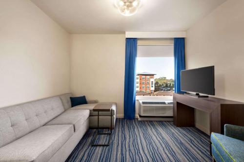 TV o dispositivi per l'intrattenimento presso La Quinta Inn & Suites by Wyndham Orlando I-Drive Theme Parks