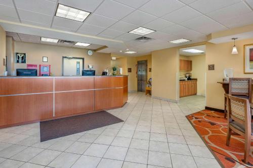 Лобби или стойка регистрации в Econo Lodge Inn & Suites Fairgrounds