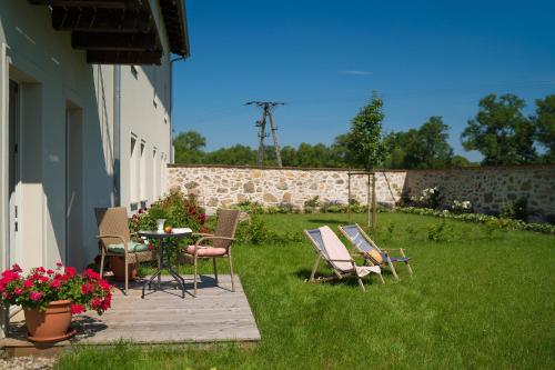 Un jardín fuera de Pałac Łomnica - Karkonosze / Riesengebirge