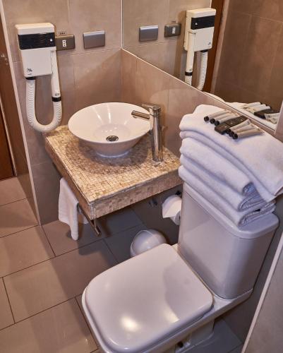 a small bathroom with a sink and a toilet at RQ Santiago in Santiago