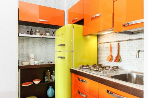 Cuisine ou kitchenette dans l'établissement Giaco's Apartments 1
