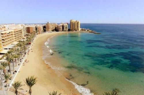 Cozy Holiday @ 3BR Apt Near Beach Promenade!