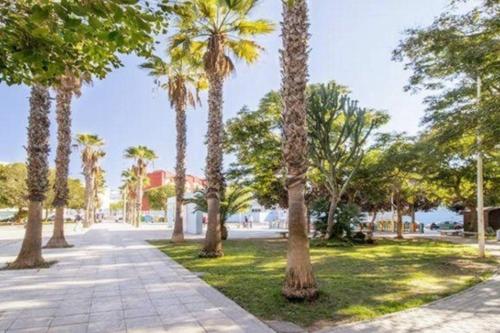 Cozy Holiday @ 3BR Apt Near Beach Promenade!