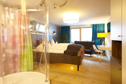 Et badeværelse på Raffl's Tyrol Hotel