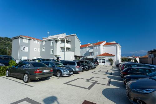 Gallery image of Apartments Crnekovic Tomislava 8 in Baška