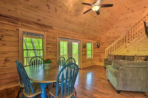 Murphy Cabin with Spacious Deck and Forest Views! – Photos 4