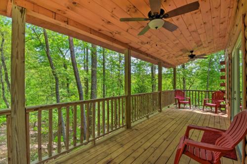 Murphy Cabin with Spacious Deck and Forest Views! – Photos 2