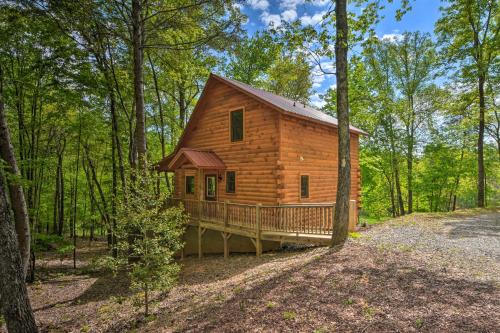 Murphy Cabin with Spacious Deck and Forest Views! – Photos 3