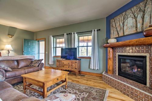 Gambar di galeri bagi Longmont Home with Yard and Patio - 15 Mi to Boulder di Longmont