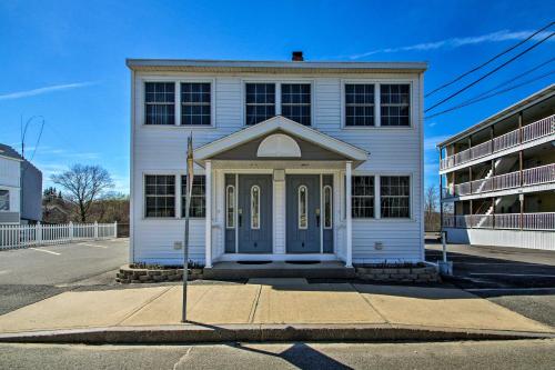 Apt Walking Distance to OOB Pier and Saco Bay!