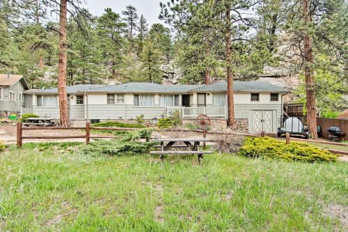 Fotografie z fotogalerie ubytování Estes Park Home about 8 Mi to Rocky Mtn Natl Park! v destinaci Drake